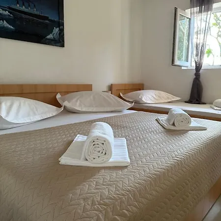 Apartman Ruza 30m From The Baska Voda