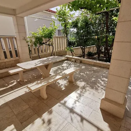 Ruza 30m From The Apartman Baska Voda