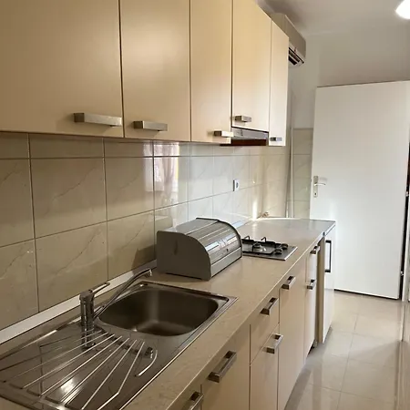 Ruza 30m From The Apartman Baska Voda