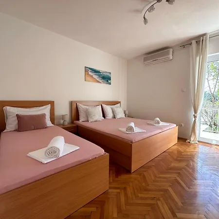 Apartman Ruza 30m From The Baska Voda
