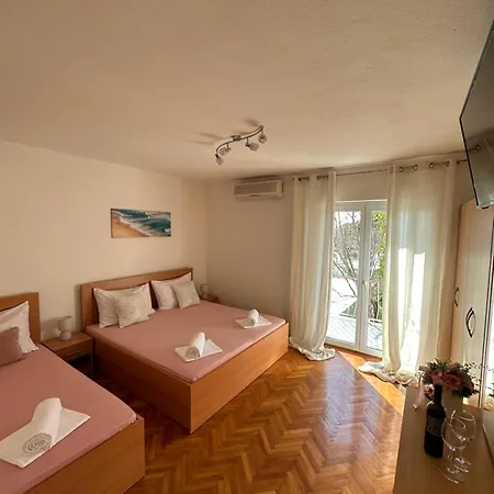 Apartman Ruza 30m From The